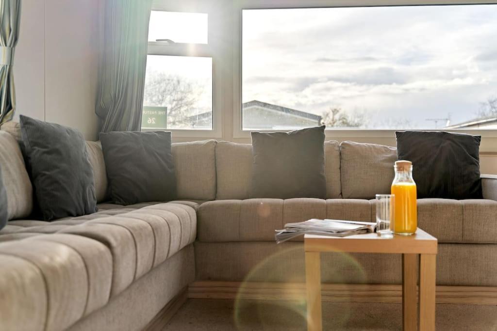 Tattershall Lakes: Sally'S Superior Stay Exterior photo