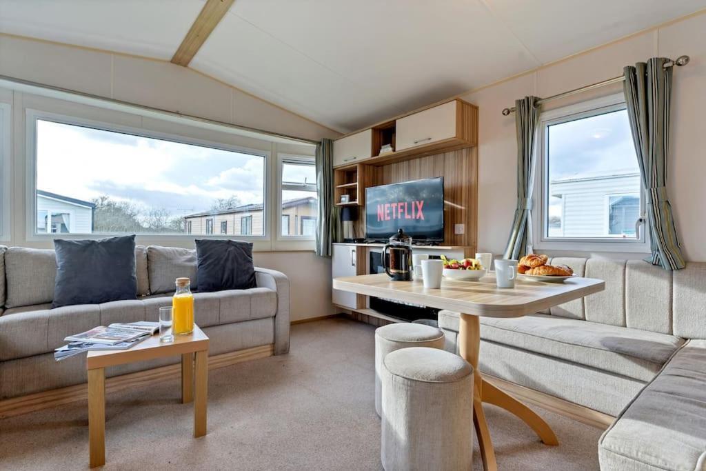 Tattershall Lakes: Sally'S Superior Stay Exterior photo